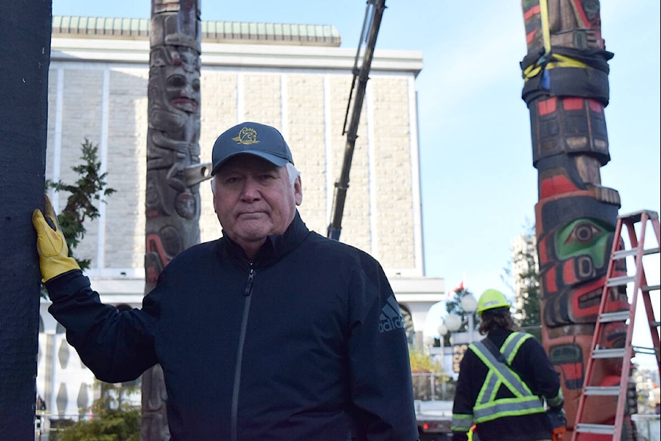 Richard Hunt supervised the installation of his restored 1979 totem pole at Thunderbird Park on Monday (Dec. 20). (Kiernan Green/News Staff)
