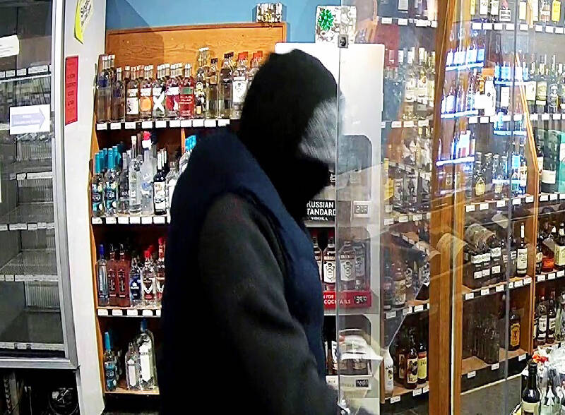 27661330_web1_211230-CHC-Crofton-liquor-store-robbery-suspect-sought_3