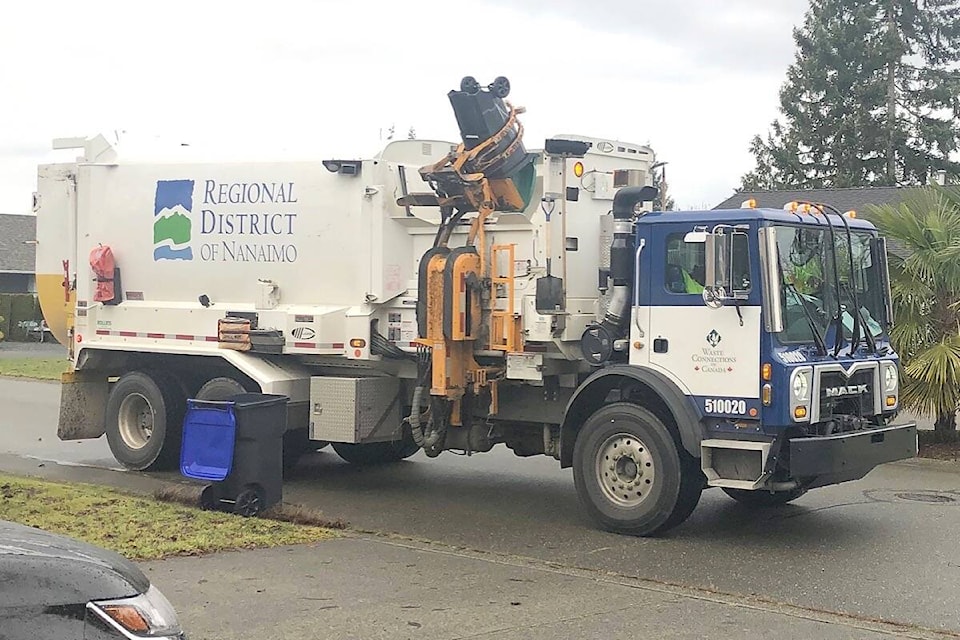 27678960_web1_220105-PQN-Curbside-Collection-Alert-Garbagetruck_1