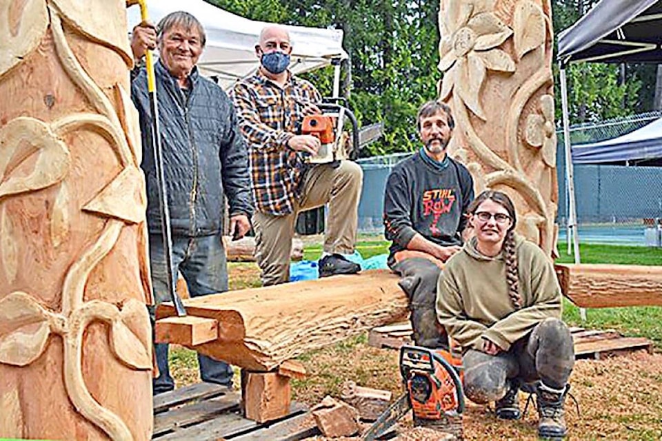 28065343_web1_220209-PQN-QB-Carved-Benches-carving_2