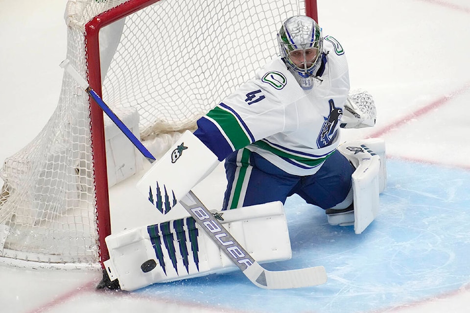 28569004_web1_220323-CPW-HKN-Canucks-Avalanche-halak_1