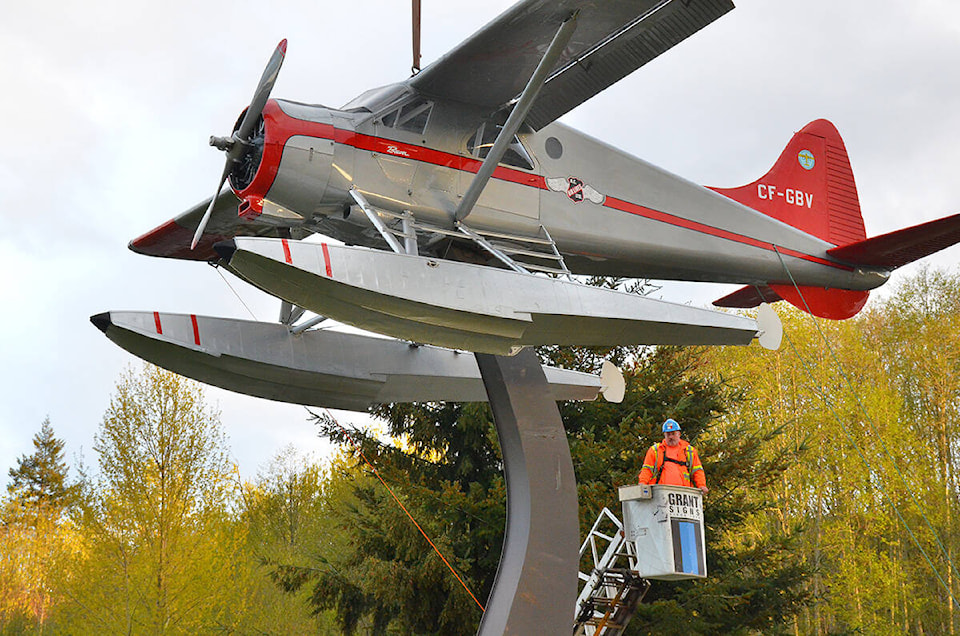 28922069_web1_220525-CRM-Floatplane-installation-FLOATPLANE_2