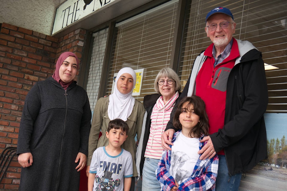 29276558_web1_220601-PQN-Refugee-Family-Parksville-photo_1