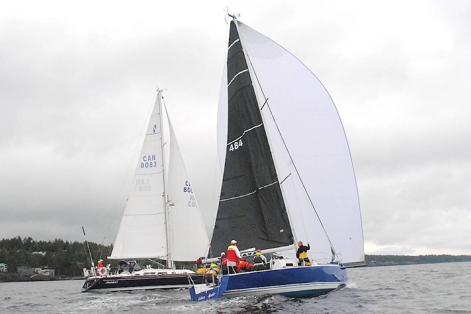 Yachts jostling for position close to each other at the start of the 2022 BMW Lasqueti Island Regatta. (Michael Briones photo)