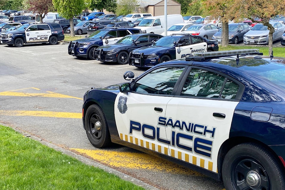 29401289_web1_220608-SNE-DangerousMotorbikesHwy17-SaanichPolice_1