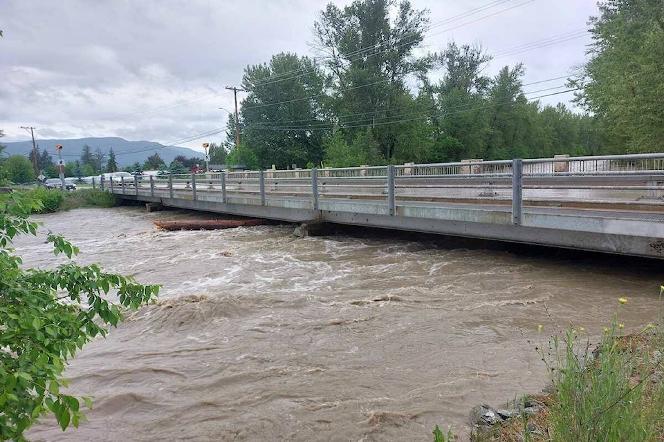 29456439_web1_220614-KCN-flooding-mission-creek-bridge_1