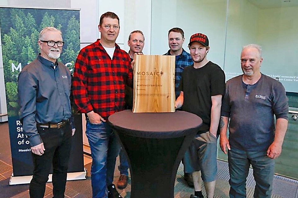 29605290_web1_220629-PQN-Mosaic-Contractors-Recognized-Nanoose-crew_1