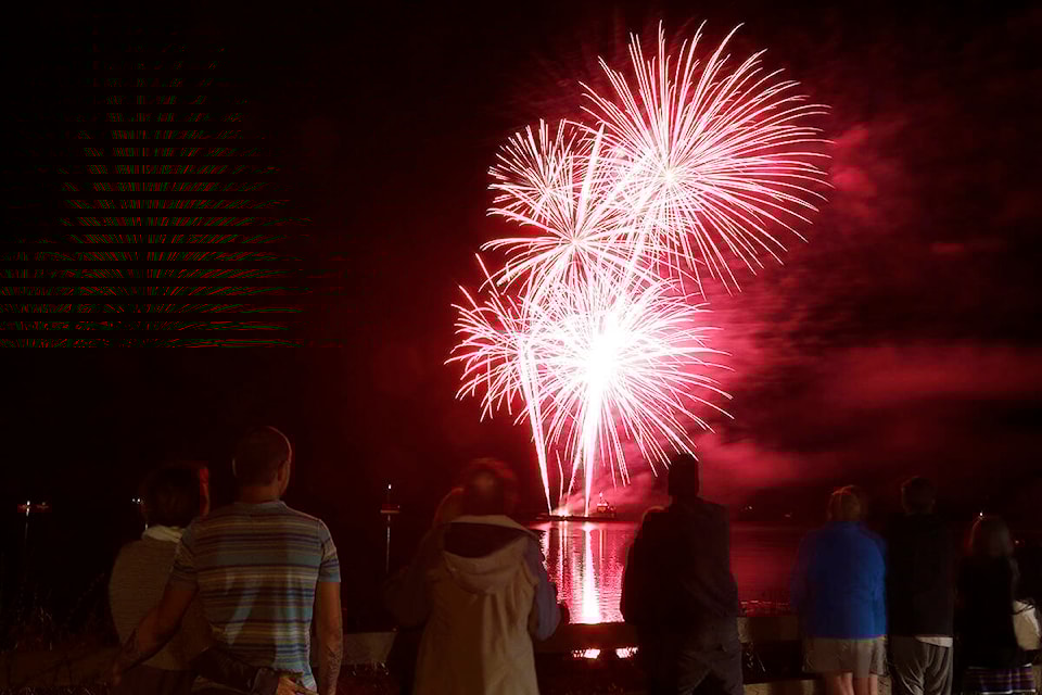 29639141_web1_220630-PQN-Canada-Day-fireworks_1