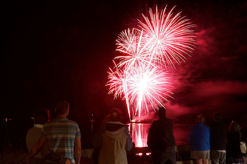 29639141_web1_220630-PQN-Canada-Day-fireworks_1