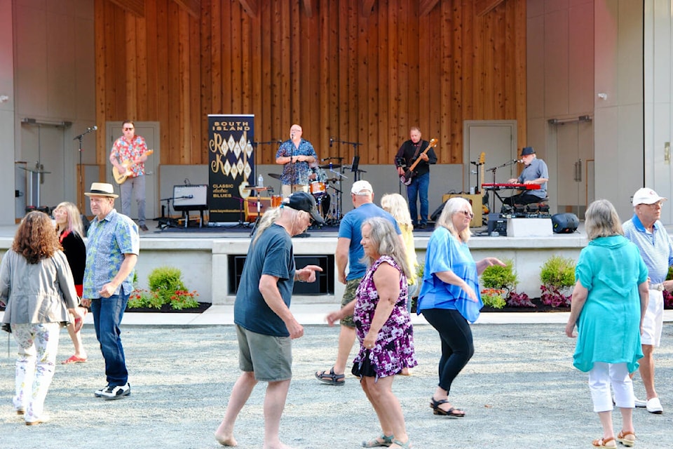 30082523_web1_220727-PQN-Parksville-Outdoor-Theatre-Opens-photo_2