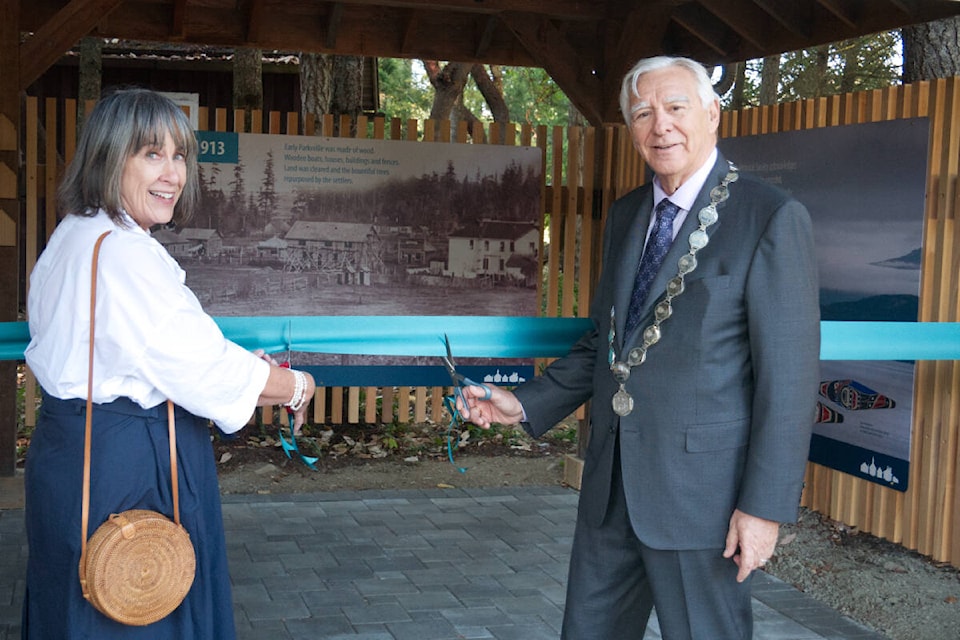 30499364_web1_220928-PQN-Parksville-Museum-Pavilion-Opens-photo_1