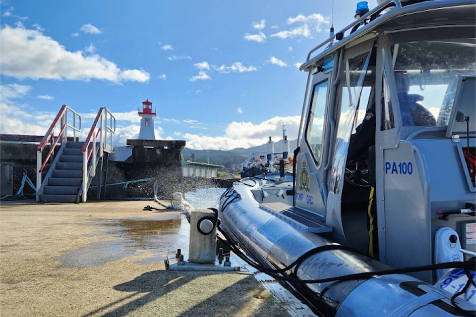 30935371_web1_221109-AVN-boat-sinks-Alberni-Inlet-RCMP_1