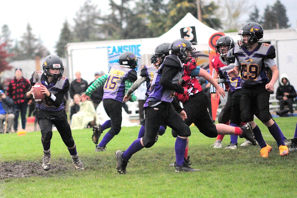 Oceanside Lions junior bantam team against Westshore Warriors. (Michael Briones photo)