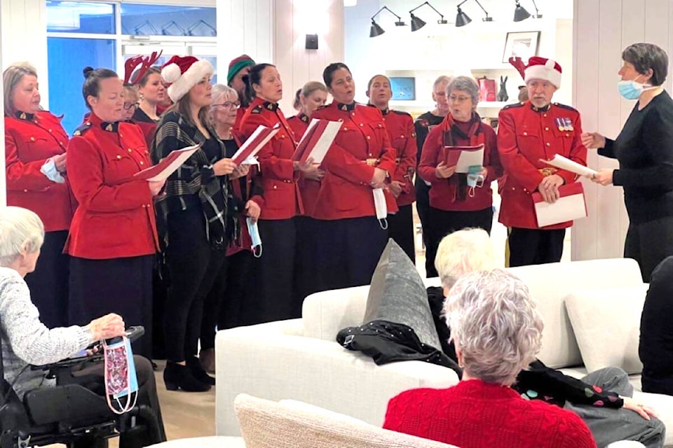 31361792_web1_221221-PQN-RCMP-Christmas-Carols-RCMPchoir_1