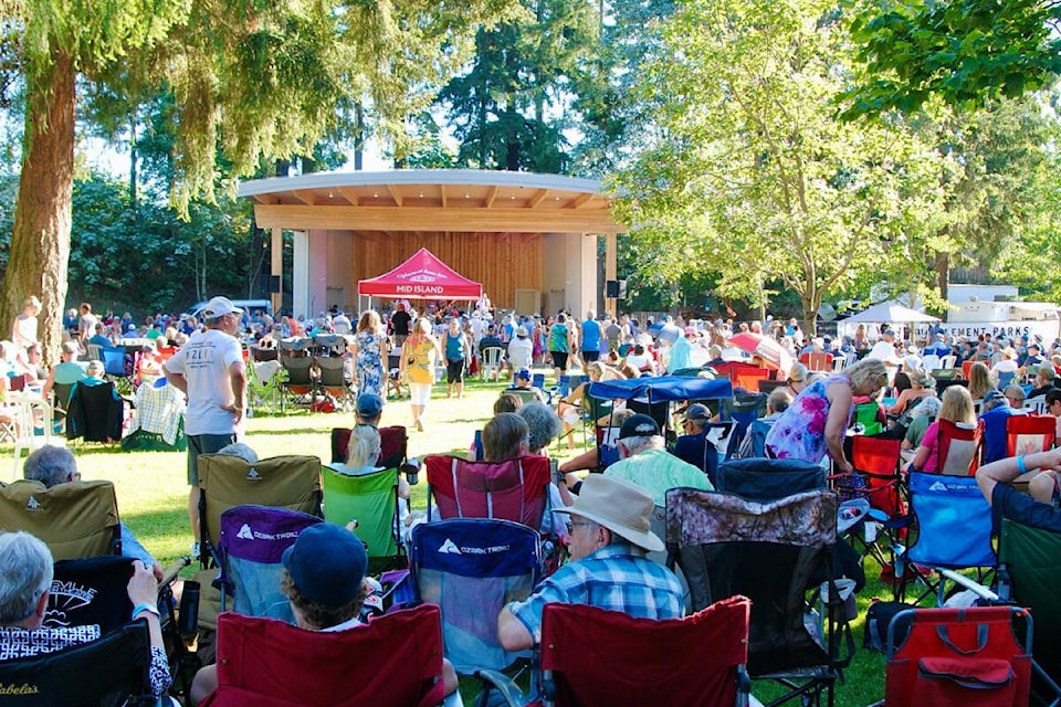 31915074_web1_220810-PQN-Rock-the-Park-recap-photo_3