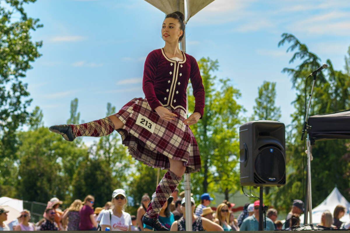 32888314_web1_230607-PQN-Highland-Games-Dancers-photo_3