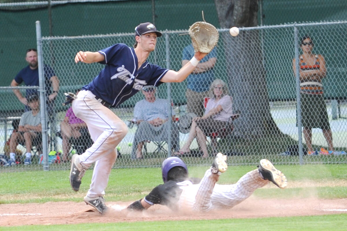 33386639_web1_230726-PQN-Royals-Second-at-Playoffs-PBLfinal_4