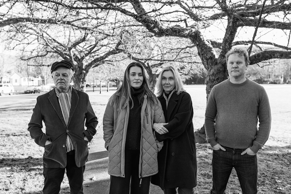 mullingaredit9825_bw