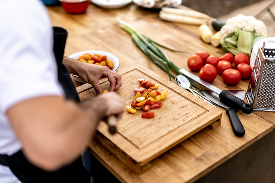 Food Network in Canada is looking for 5 amateur chefs in Surrey for Come Dine with Me Canada.