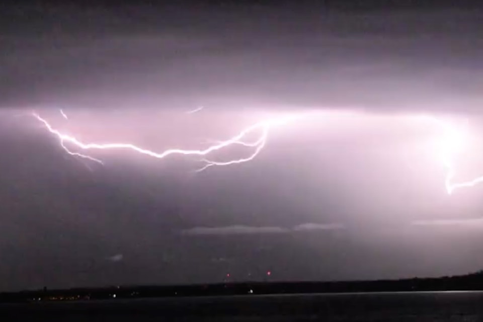 thunderstorm-white-rock-march-2025