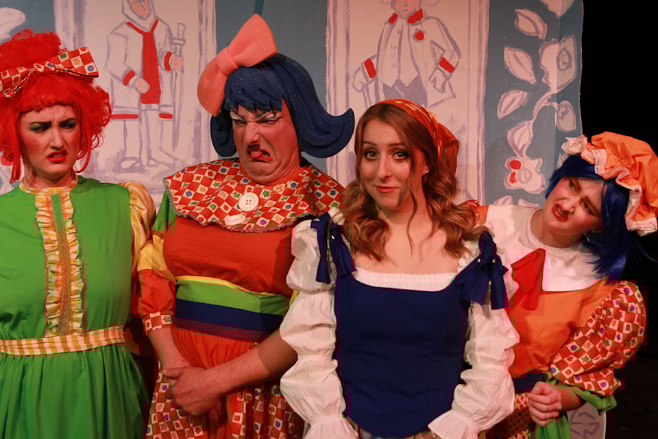 cinderella-stepmom-and-sisters