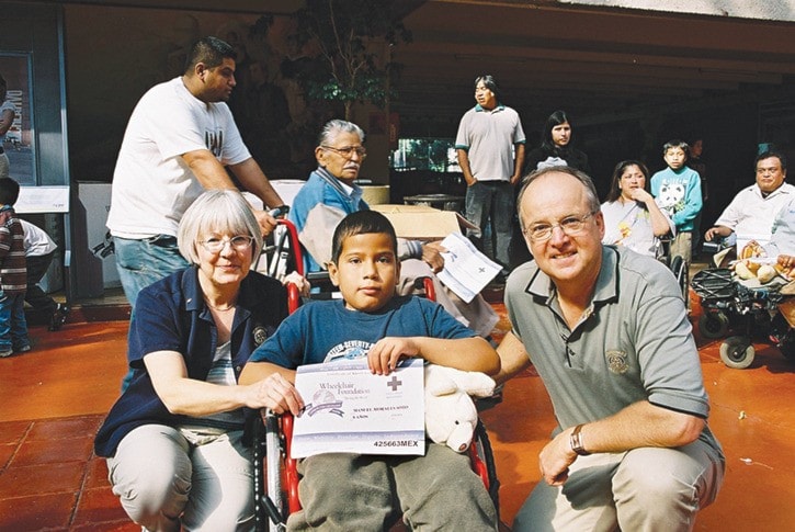 10289whiterockRotaryWheelchairDistributionMexico