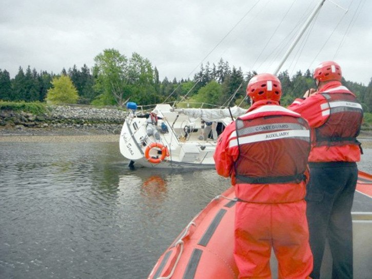 26750whiterockSailboataground