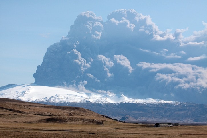 37886whiterockEyjafjallajokull_volcano_plume_2010_04_18