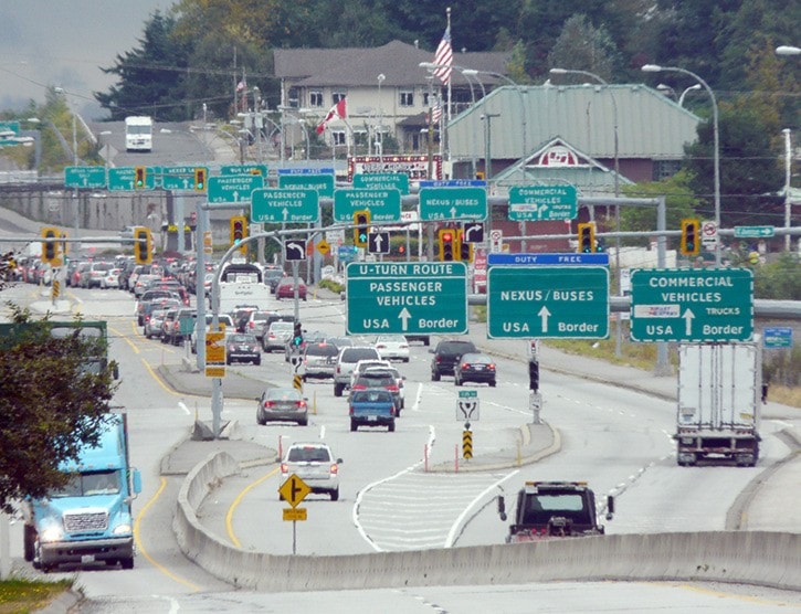 Lineup for US customs at truck crossing, Thursday, Aug 23. Dan Ferguson photo