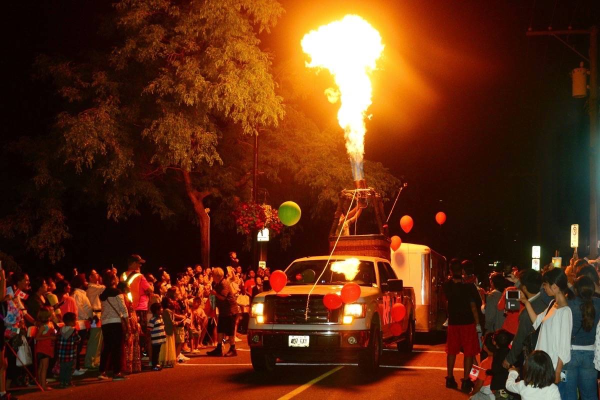 PHOTOS Torchlight Parade lights up White Rock Peace Arch News