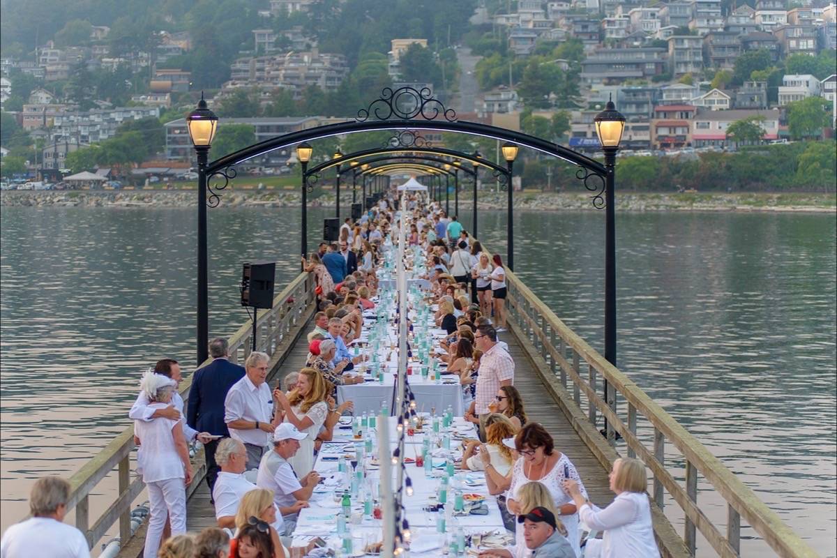 8057205_web1_170810-PAN-M-picnic-on-the-pier-01-Sara-Borck-Photography-2