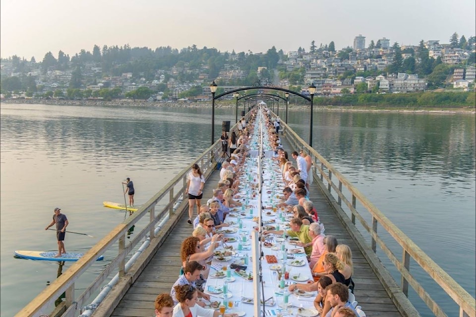 8057205_web1_170810-PAN-M-picnic-on-the-pier-02-Sara-Borck-Photography.jpg