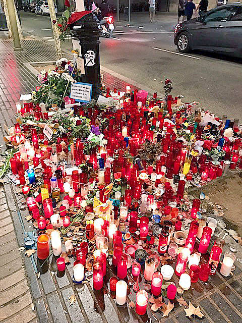 8237393_web1_barcelona-victim-vigil