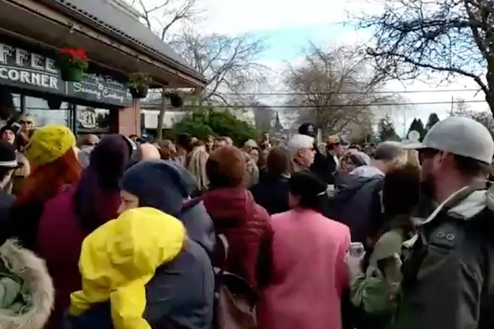 9376450_web1_Crowd-awaits-trudeau-in-WR