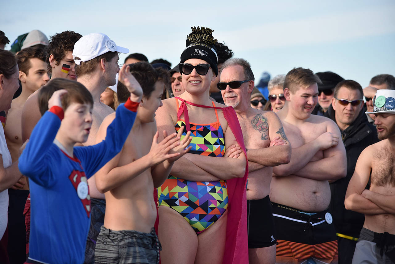 9973223_web1_180104-NDR-PolarBearSwim_5