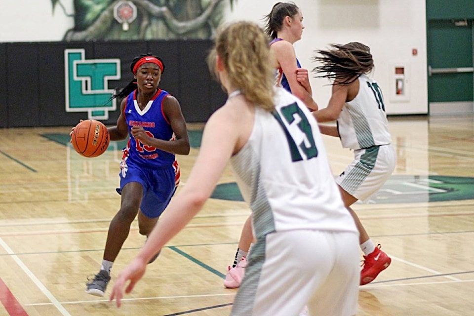 15116361_web1_190112-SNW-M-GirlsBBall-DejaLee1-lc-jan16