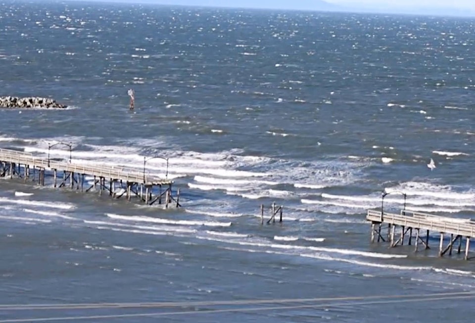 18280586_web1_pier-wind-white-rock