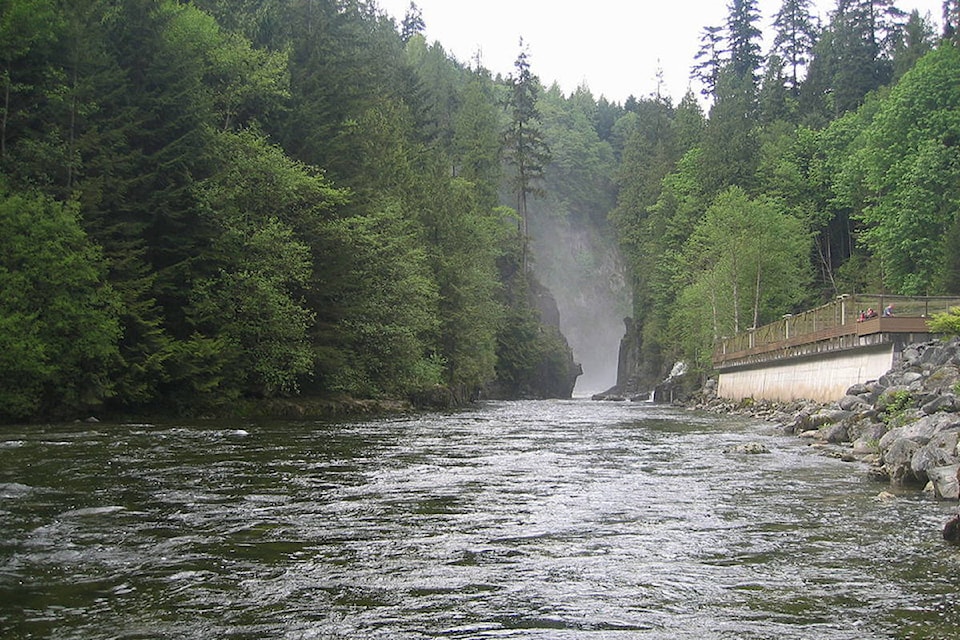 19126262_web1_Capilano-River