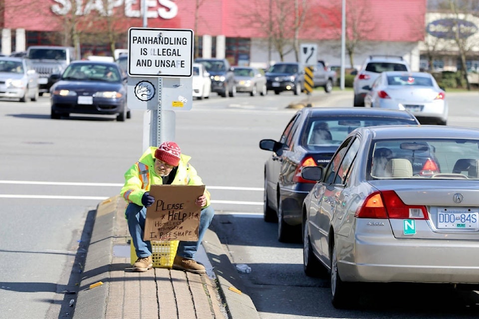 19365983_web1_Panhandling3C