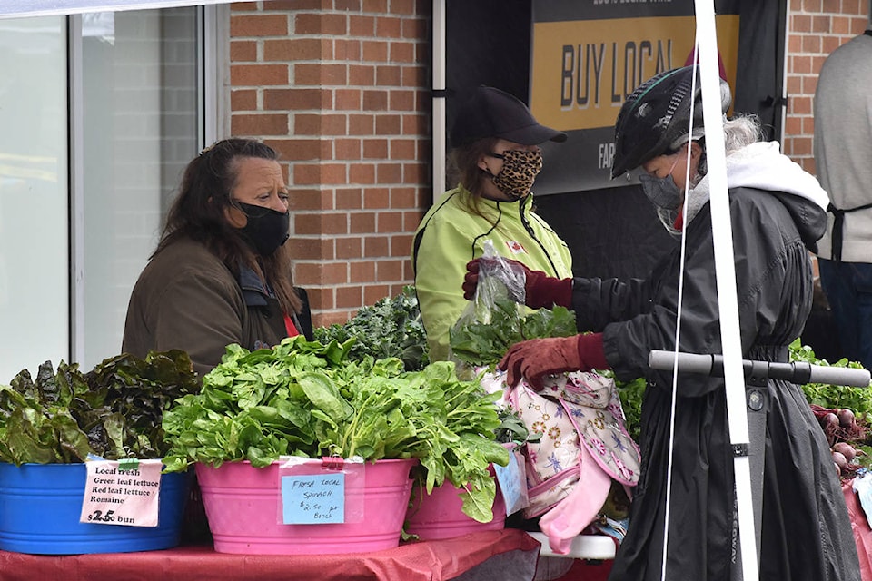 White Rock Farmers’ market took extra precautions as it re-opened during the second phase of B.C.’s COVID-19 reopening plan. (Aaron Hinks photo)