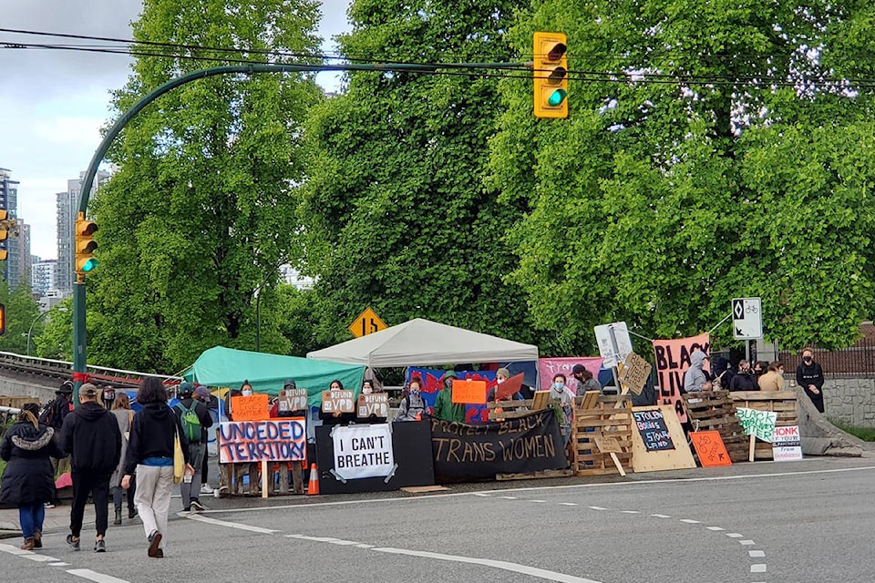 21848674_web1_vancouver-anti-racism-protest-june14