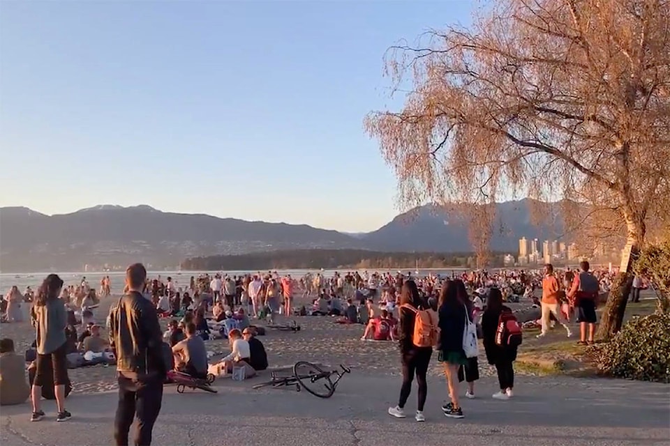 24887426_web1_kits-beach-party