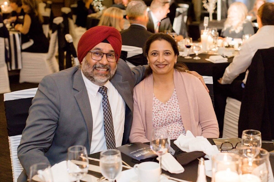 27271551_web1_211130-NDR-M-2021-Chamber-Awards-Scottdale-Optometry-owners-Dr.-Harmeet-Waraich-and-Haroop-Kaur