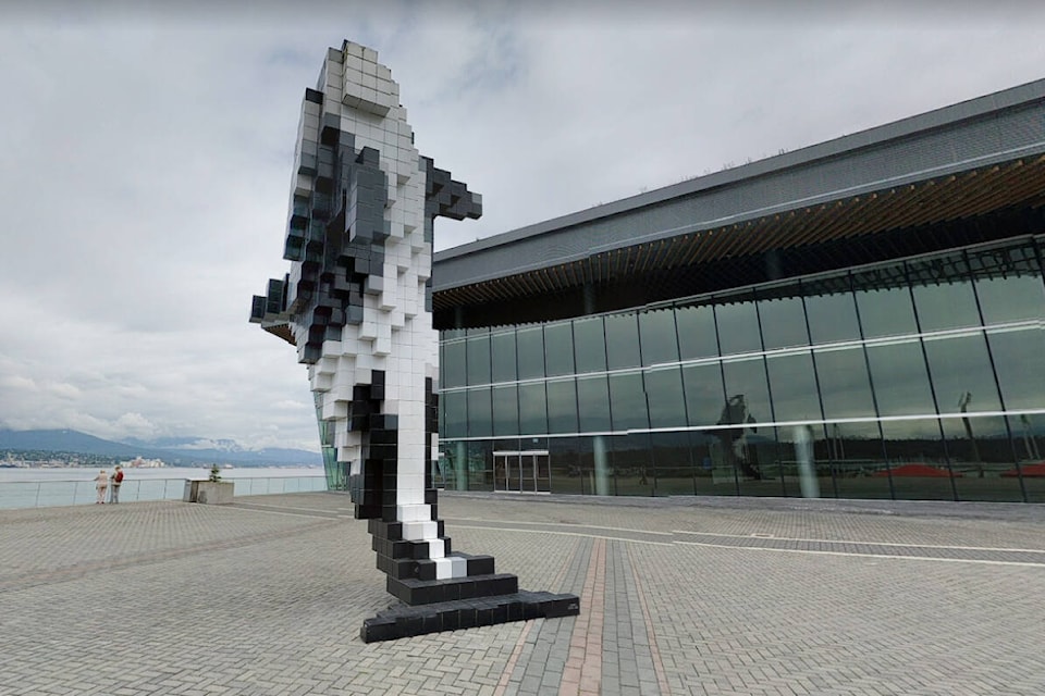 29686665_web1_WhaleSculpture