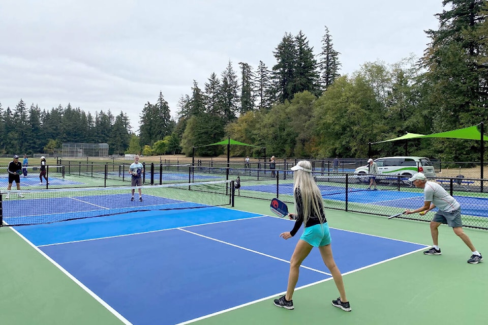 30506630_web1_220922-PAN-CrescentPickleball-ribboncutting_1