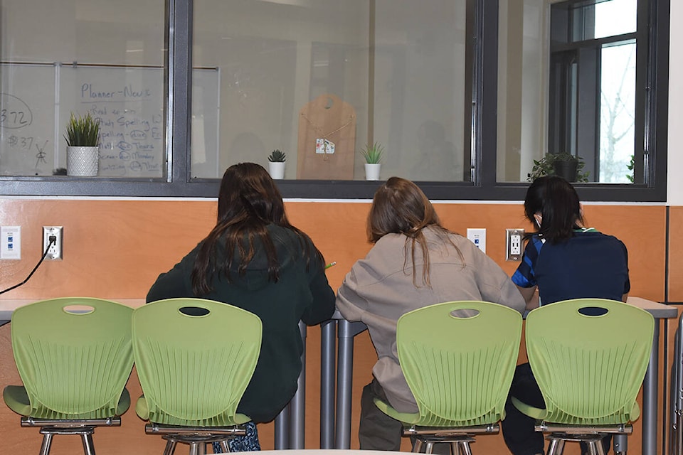 Students at Sunnyside Elementary use the communal space outside of the classrooms to learn together. (Sobia Moman photo)