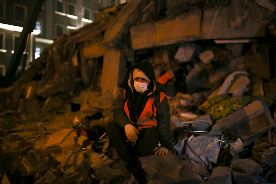 31811684_web1_230208-CPW-Trudeau-Turkey-response-rubble_1