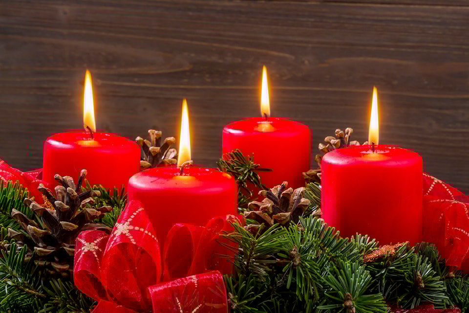 candles-adobestock_296560430