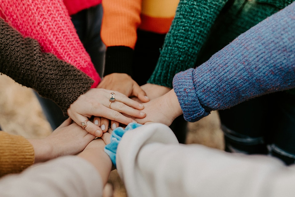 hands-hannah-busing-zyx1bk9mqma-unsplash