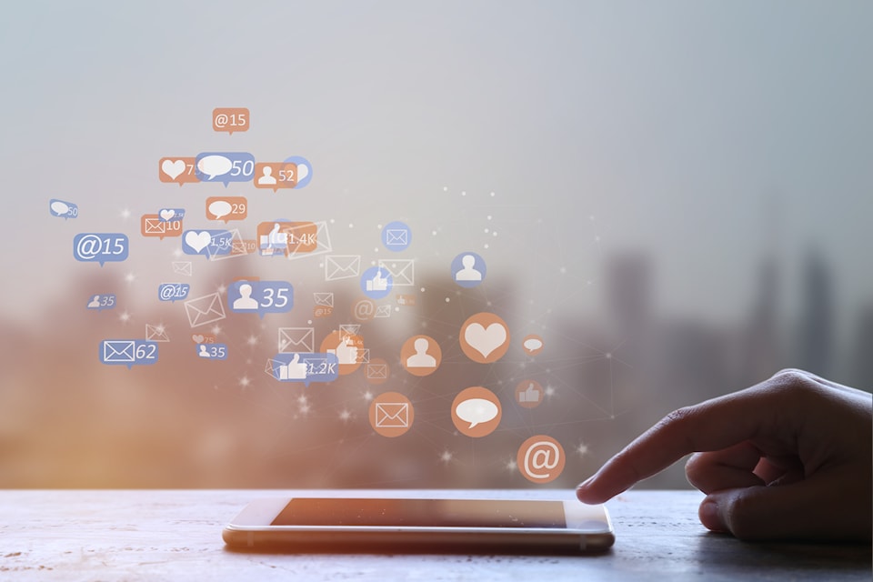 social-media-adobestock_265447626-1